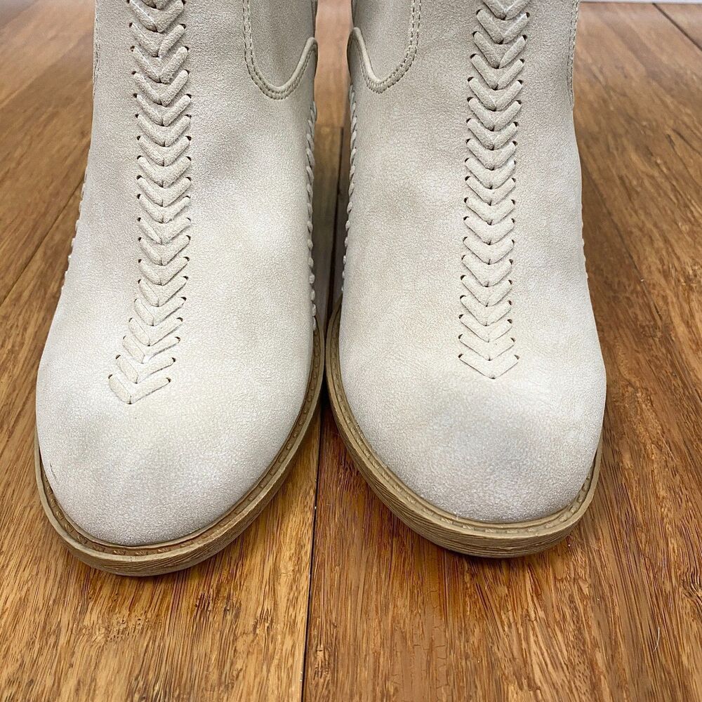 Daisy Fuentes Faux Leather Ankle Boots Slip On Stitched Womens 7.5M Tan Western - Picture 3 of 11